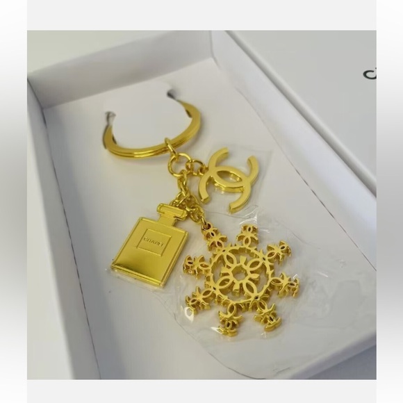 Chanel Beauty Holiday Key Chain New in Box - Picture 1 of 6